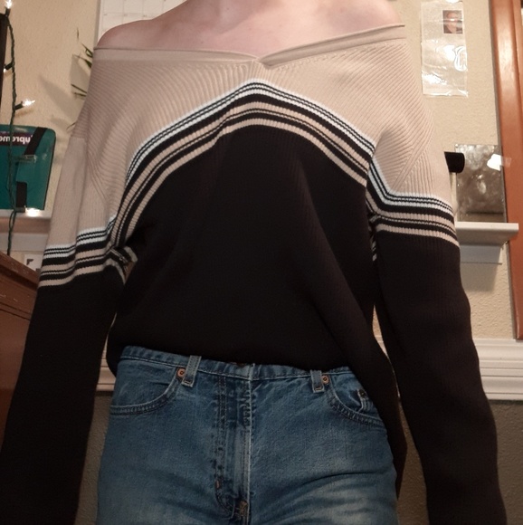 Vintage black, tan, white striped sweater. - Picture 4 of 6